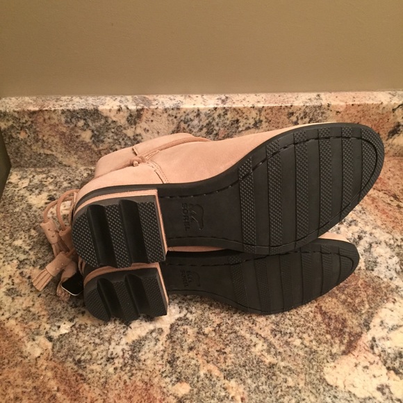 Sorel Farah Waterproof Short Boots - Picture 6 of 8